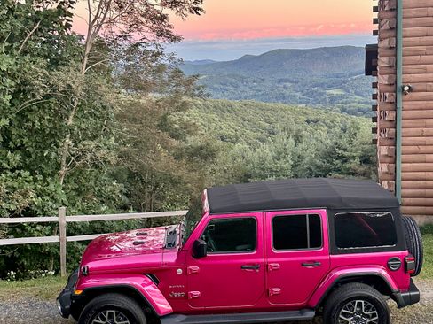 Used 2024 Jeep Wrangler Unlimited Sahara w/ Safety Group image 15