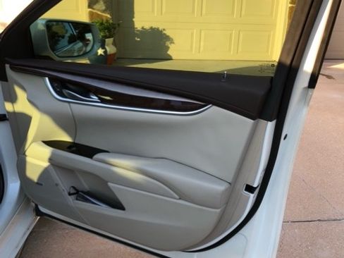 Used 2013 Cadillac XTS Luxury w/ Driver Awareness Package FWD image 4