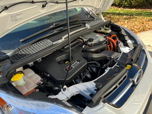 Used 2017 Ford C-MAX Energi Titanium w/ Equipment Group 501A image 14