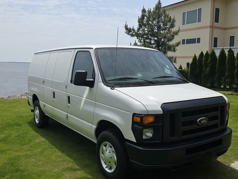 Used 2014 Ford E-150 and Econoline 150 w/ Power Group image 1