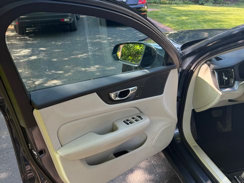 Used 2020 Volvo S60 T5 Momentum FWD image 15