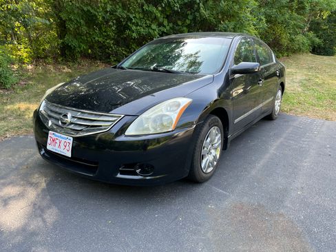 Used 2010 Nissan Altima 2.5 S image 1