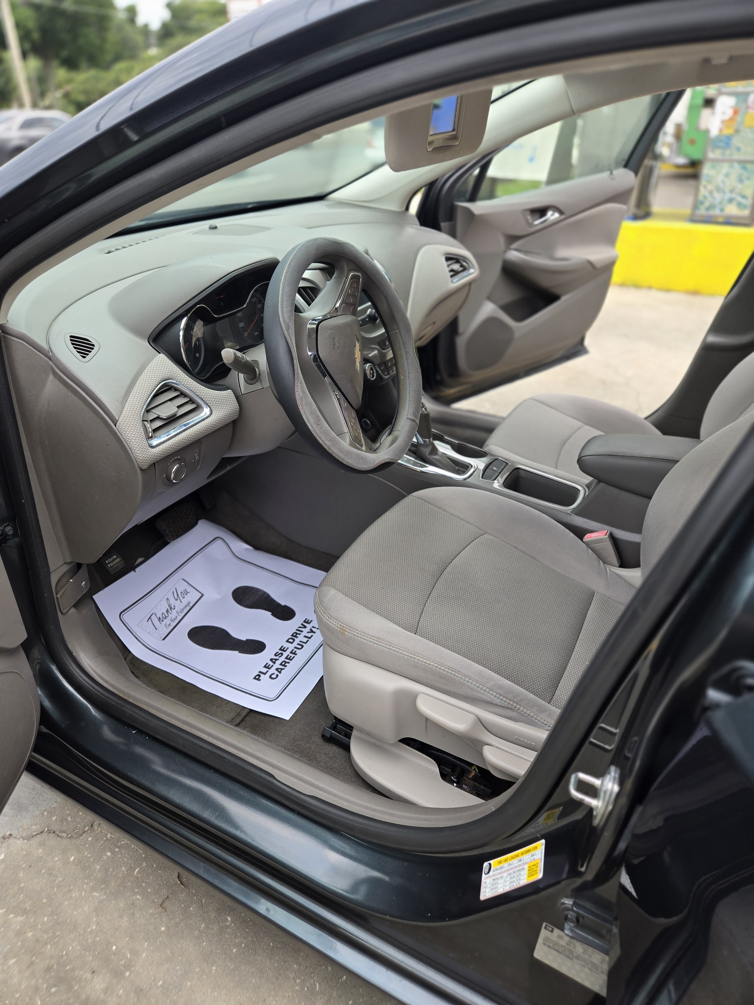 Used 2017 Chevrolet Cruze LT FWD image 8