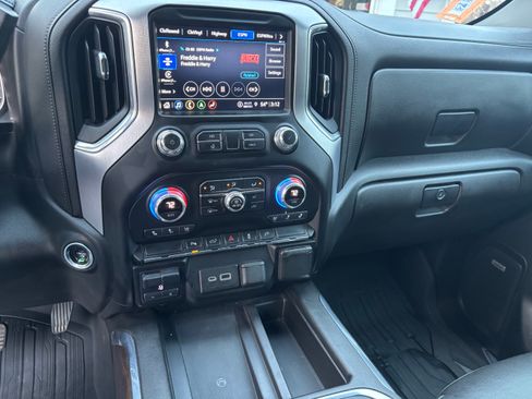 Used 2021 GMC Sierra 2500 SLT w/ SLT Preferred Package image 8