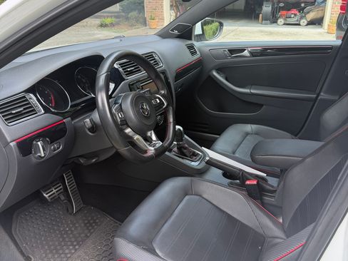 Used 2015 Volkswagen Jetta GLI SEL FWD image 9