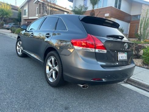 Used 2010 Toyota Venza image 4