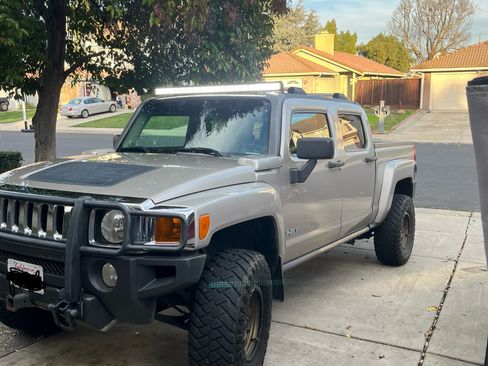 Used 2009 HUMMER H3T image 2