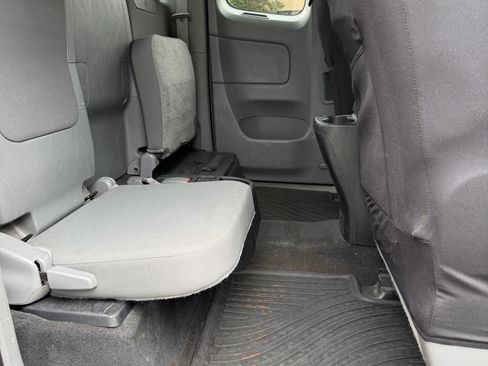 Used 2015 Toyota Tacoma 4x4 Access Cab w/ Convenience Package image 9