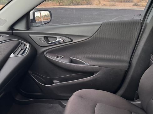 Used 2019 Chevrolet Malibu LT FWD image 16
