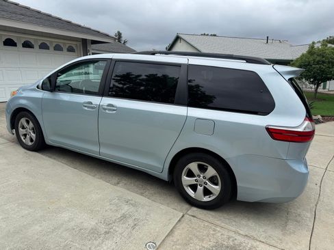 Used 2015 Toyota Sienna LE image 13