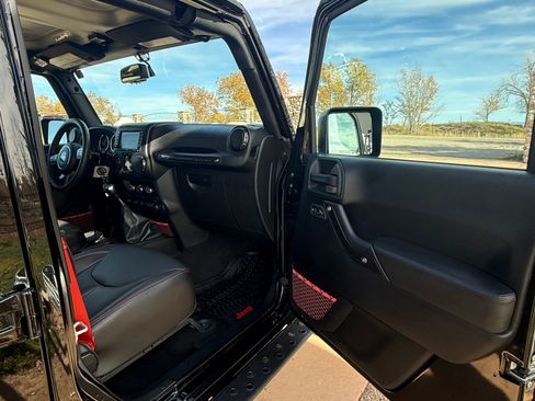 Used 2018 Jeep Wrangler Unlimited Rubicon image 15