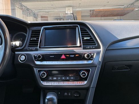 Used 2019 Hyundai Sonata Limited image 9