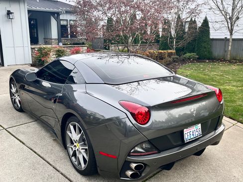 Used 2014 Ferrari California image 6