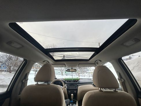 Used 2014 Nissan Rogue SV w/ SV Premium Package image 9