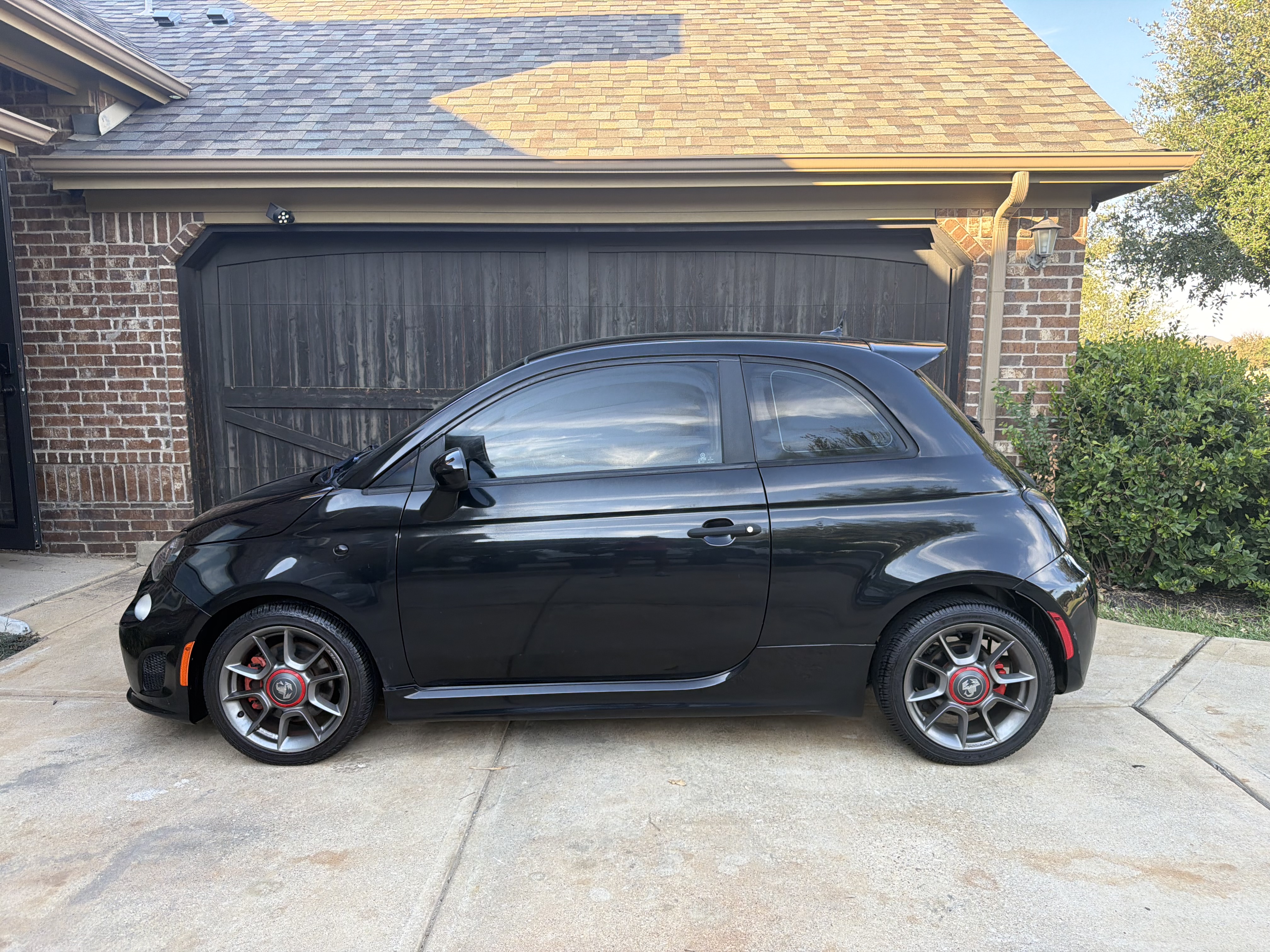 Used 2013 FIAT 500 Abarth w/ Comfort/Convenience Group FWD image 10