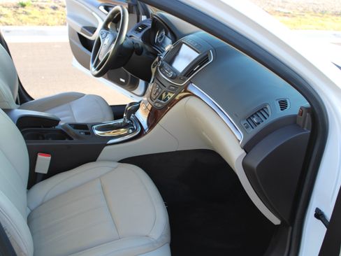 Used 2016 Buick Regal Premium w/ Driver Confidence Package #2 image 23