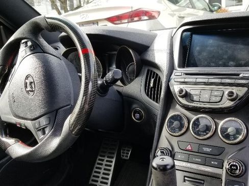 Used 2013 Hyundai Genesis 3.8 image 4