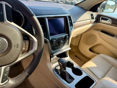 Used 2018 Jeep Grand Cherokee Overland RWD image 9
