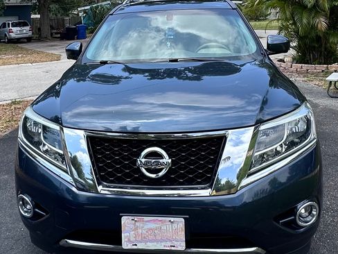 Used 2015 Nissan Pathfinder Platinum w/ Family Entertainment Package image 2
