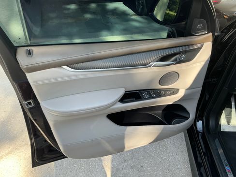 Used 2018 BMW X5 M image 8