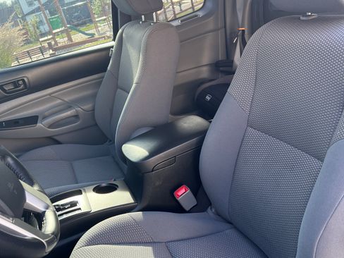 Used 2015 Toyota Tacoma 4x4 Access Cab V6 image 2