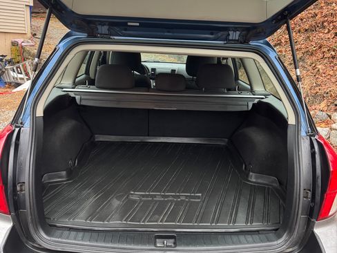 Used 2009 Subaru Outback 2.5i Special Edition image 12