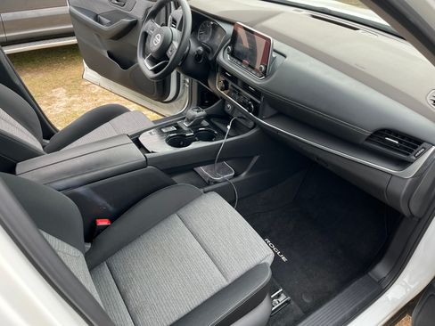Used 2021 Nissan Rogue S image 11