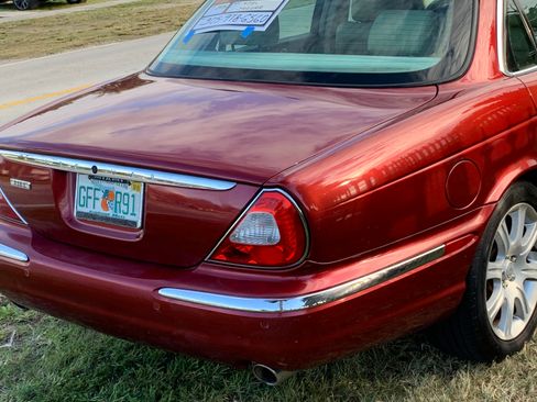 Used 2005 Jaguar XJ8 image 4