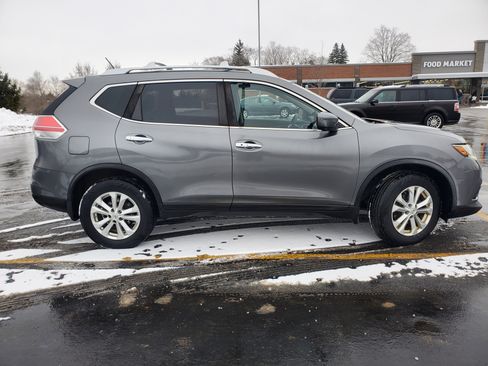 Used 2016 Nissan Rogue SV w/ SV Premium Package image 6