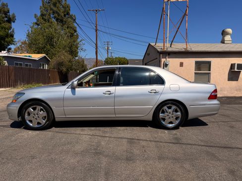 Used 2004 Lexus LS 430 RWD image 4