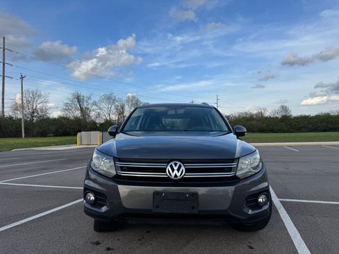 Used 2014 Volkswagen Tiguan SE image 2