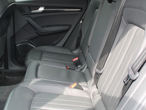 Used 2019 Audi Q5 2.0T Premium Plus w/ Premium Plus Package AWD/4WD image 6