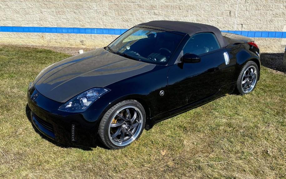 Used 2004 Nissan 350Z Touring RWD image 2