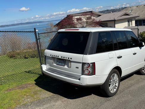 Used 2011 Land Rover Range Rover HSE image 11