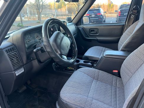 Used 1999 Jeep Cherokee SE image 18