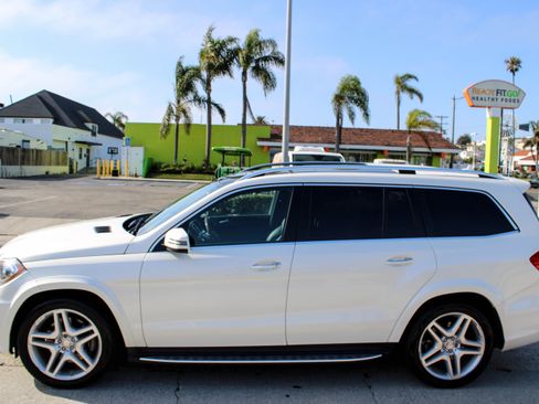 Used 2015 Mercedes-Benz GL 550 4MATIC image 2