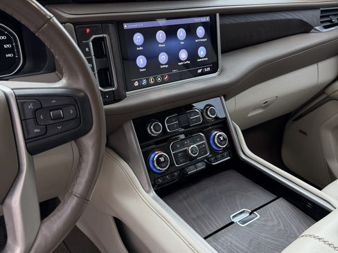 Used 2021 GMC Yukon XL Denali image 9