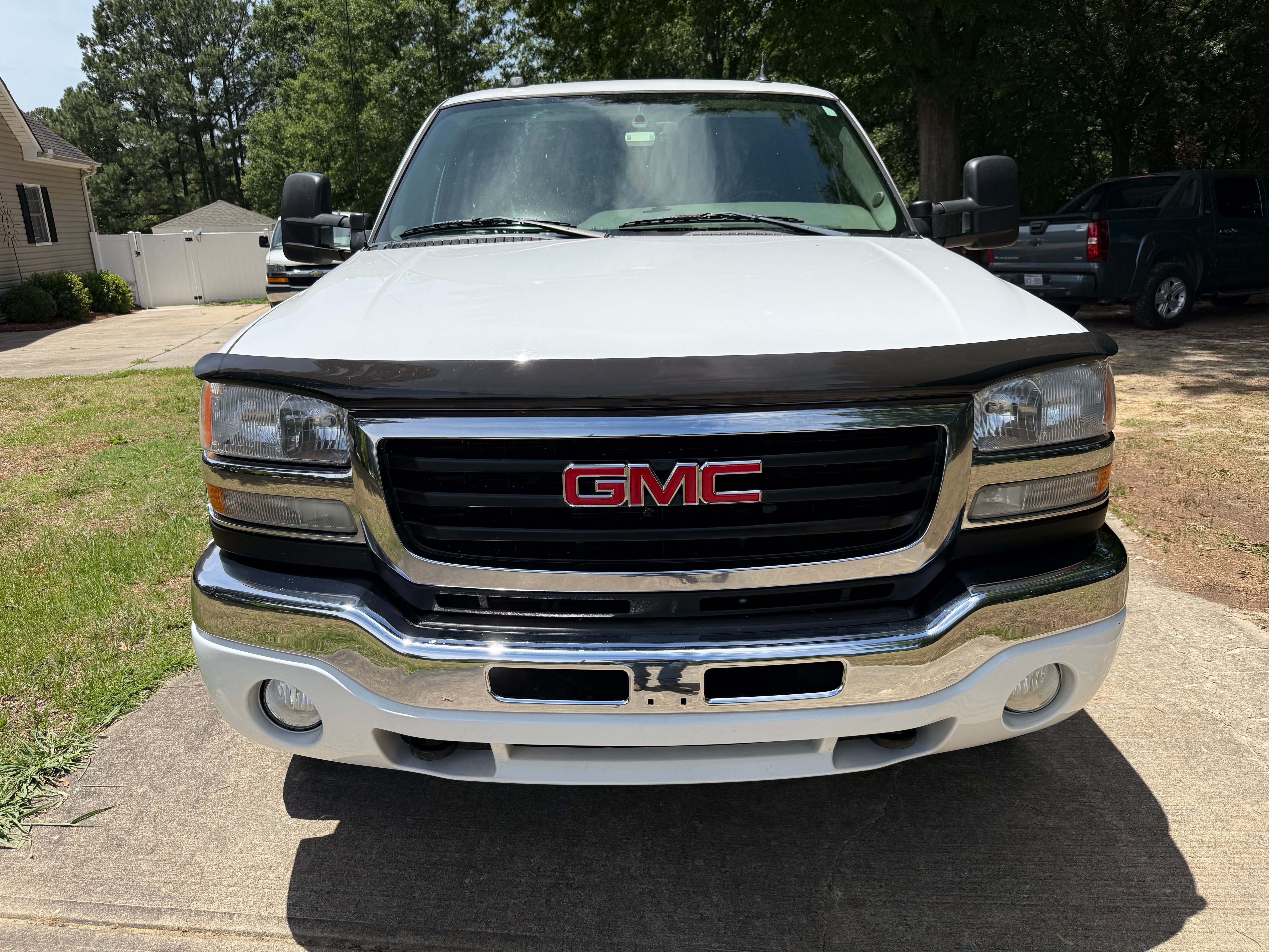 Used 2005 GMC Sierra 2500 SLT w/ Heavy-Duty Power Package AWD/4WD image 5