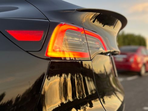 Used 2023 Tesla Model Y Performance image 10