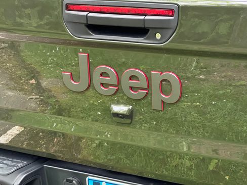 Used 2023 Jeep Gladiator Rubicon w/ LED Lighting Group image 32