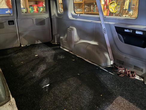 Used 2000 Ford E-350 and Econoline 350 Club Wagon RWD image 8