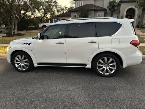Used 2014 INFINITI QX80 2WD w/ Deluxe Touring Package image 2