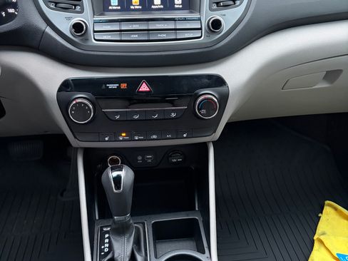 Used 2018 Hyundai Tucson SEL image 8