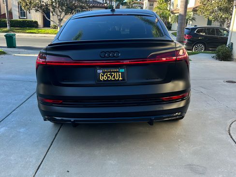 Used 2022 Audi e-tron Premium Plus w/ Premium Plus Package AWD/4WD image 5