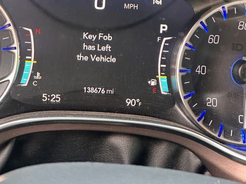 Used 2019 Chrysler Pacifica Touring-L Plus w/ Advanced Safetytec Group FWD image 6