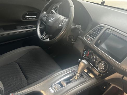Used 2019 Honda HR-V Sport image 12