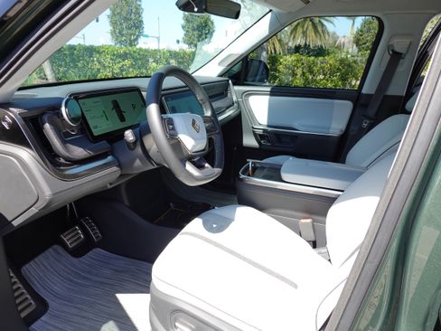 Used 2023 Rivian R1S Adventure image 27