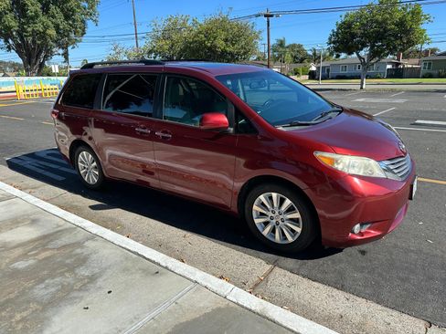 Used 2015 Toyota Sienna XLE w/ XLE Navigation Package AWD/4WD image 10