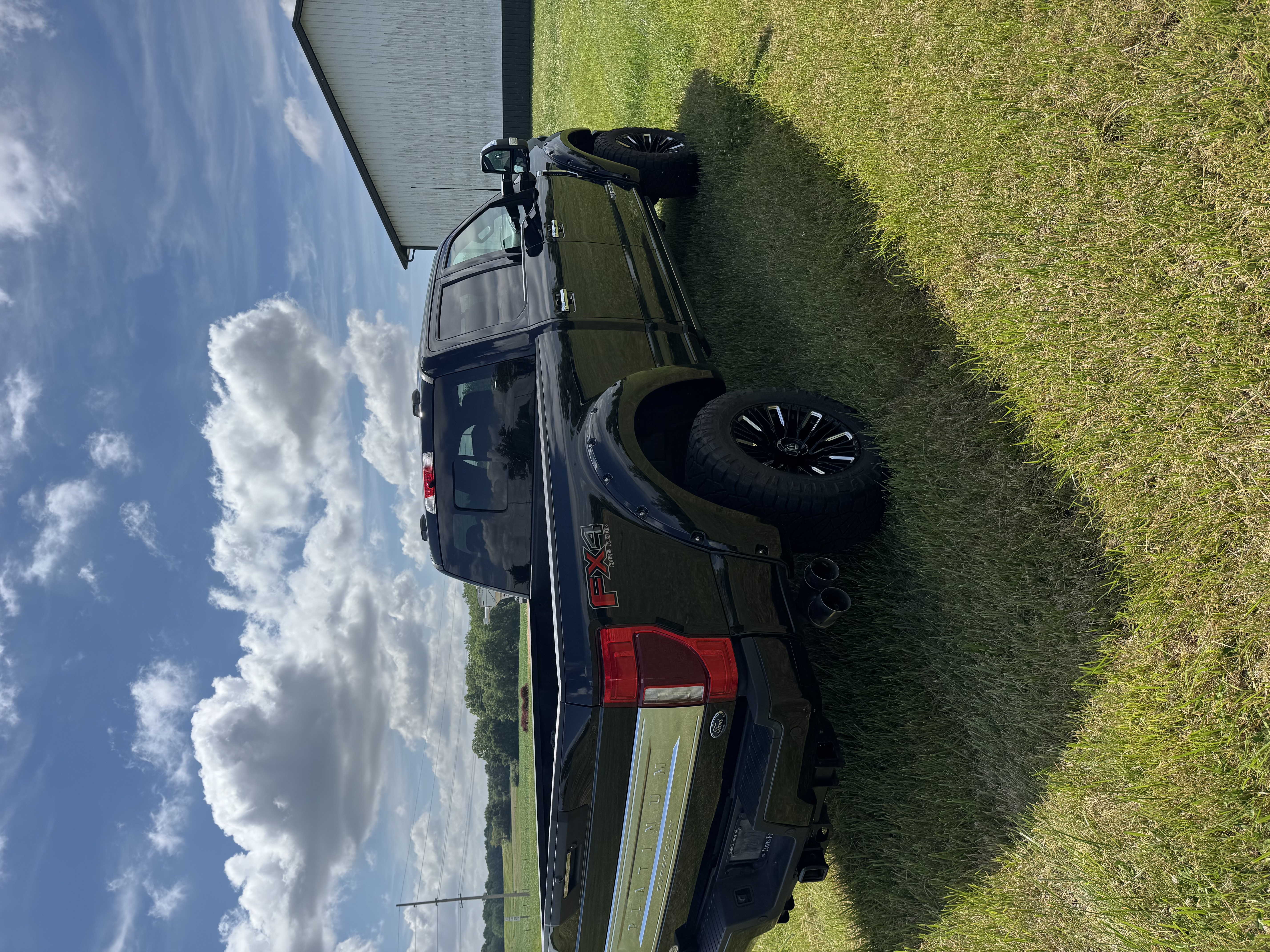 Used 2022 Ford F350 Platinum w/ FX4 Off-Road Package AWD/4WD image 5