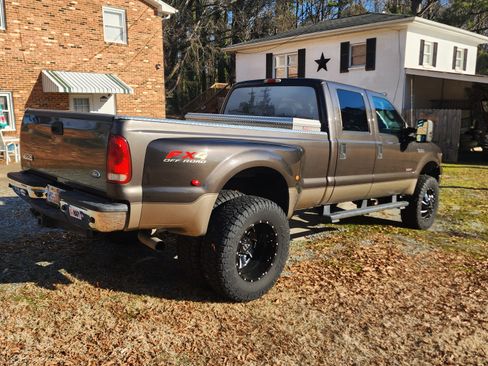Used 2005 Ford F350 Lariat image 6